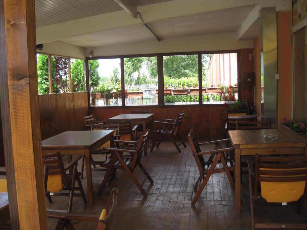 Motel Livija Petrovec Buitenkant foto