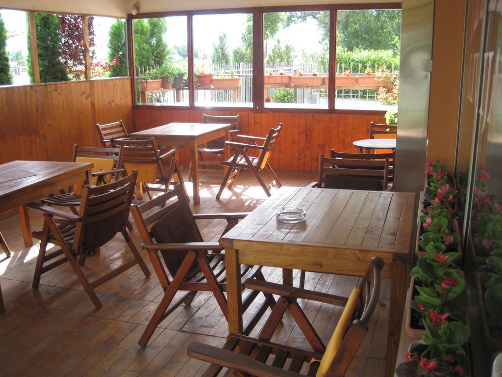 Motel Livija Petrovec Buitenkant foto